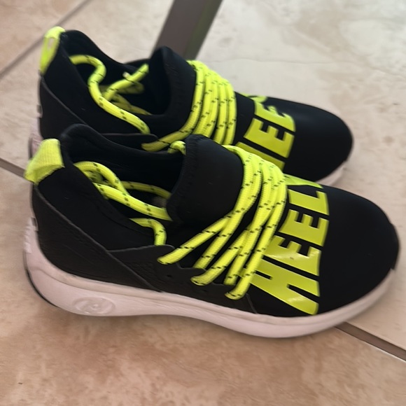 Boys HEELYS …..Size 13…..$70 - Picture 4 of 5